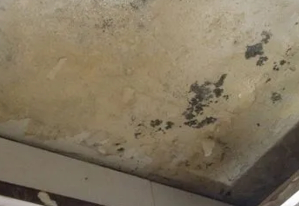 商洛阳台漏水维修公司分享下商洛卫生间渗水维修需要注意哪些问题。